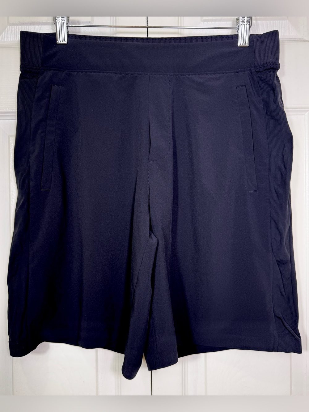 Athleta Brooklyn Bermuda Shorts Women Medium Black 9” Outdoor Travel Zip Pocket